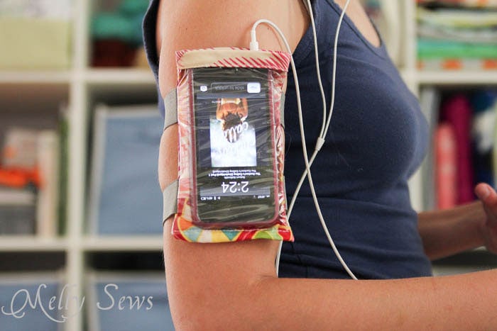 DIY armband case for touchscreen devices - a tutorial by Melly Sews