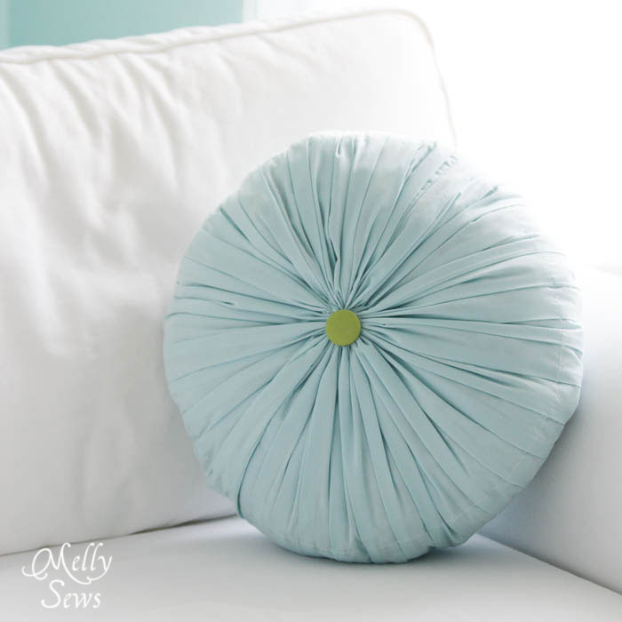 Love the texture on this Round Pleated Pillow Tutorial - Melly Sews