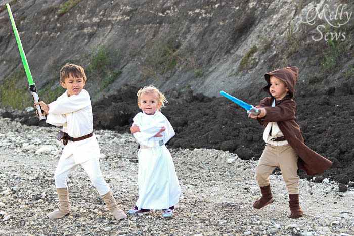 So cute! Luke Skywalker Belt Tutorial - Melly Sews #sewing #Halloween #kids #diy