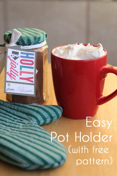 Potholder tutorial with free pattern - easy neighbor gift - Melly Sews #diy #sewing #gift