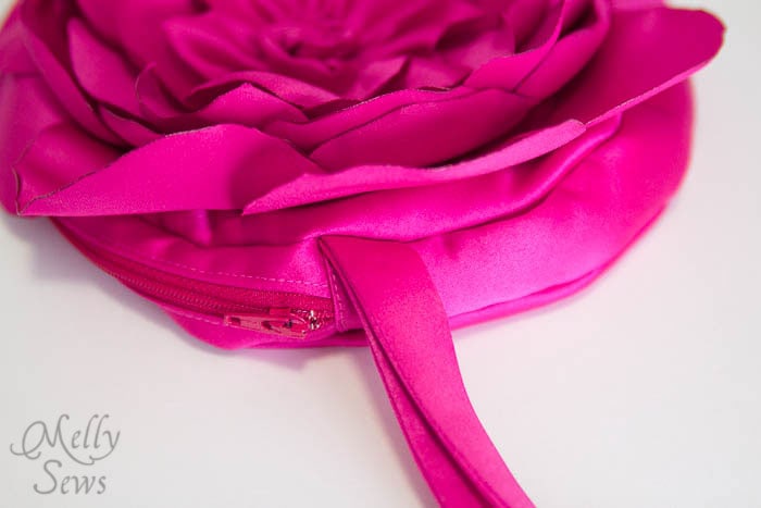 Wristlet handle - floral clutch tutorial - MellySews.com