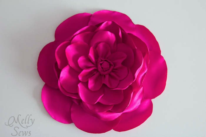 Three dimensional flower purse tutorial - MellySews.com