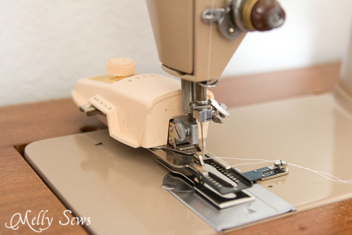 Singer buttonhole attachment - How to Sew Buttonholes - http://mellysews.com