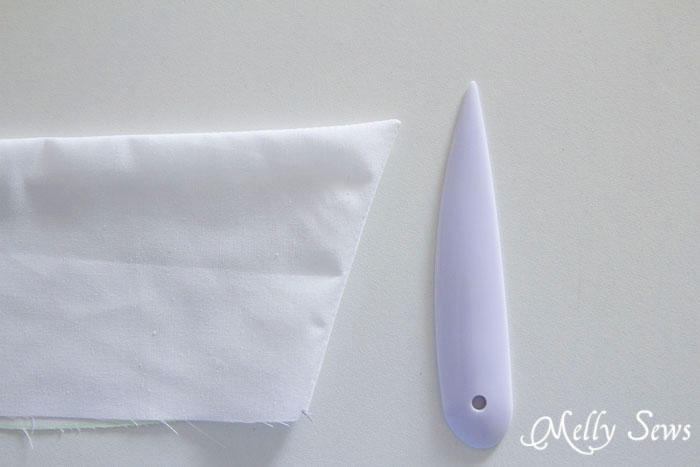 Point turner tool - How to sew sharp points on collars - http://mellysews.com
