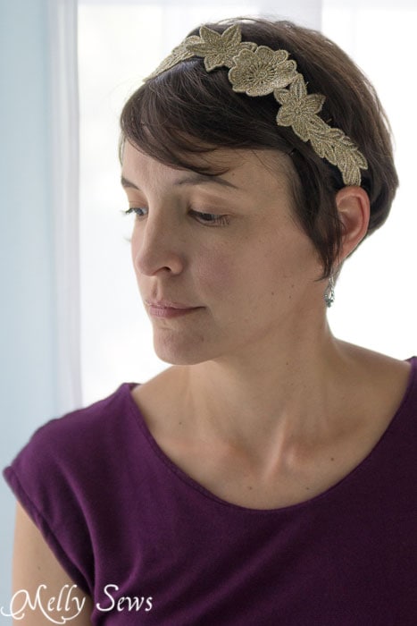 Love the 1920s headband vibe this has - so pretty! Freestanding Lace Headband DIY Tutorial - Melly Sews