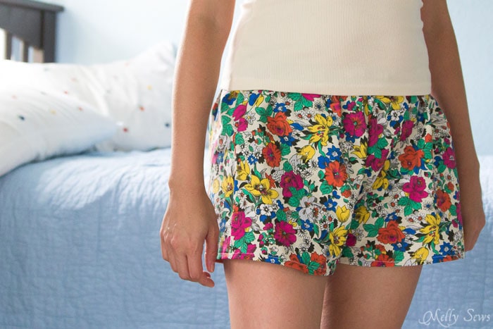 Super cute! They look easy to make too - Boxer Pajama Shorts (with free pattern) - MellySews