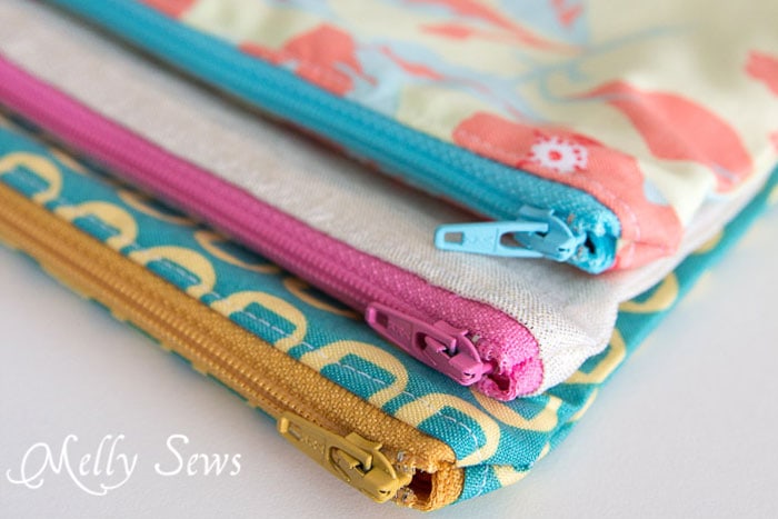 Love the pretty colors - How to Sew a Zipper Pouch - 15 minute sewing project - Melly Sews