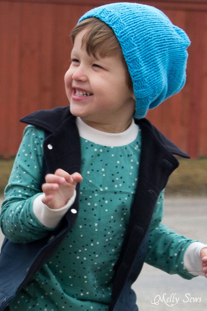 So cute - Knit a slouchy beanie in any size with this FREE pattern from Melly Sews