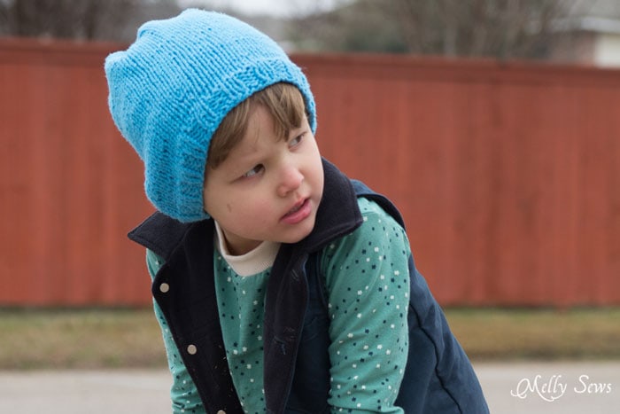 Love this style! Knit a slouchy beanie in any size with this FREE pattern from Melly Sews