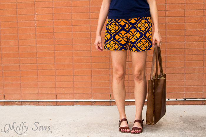 So cute! - Sew Women's Shorts with this FREE pattern and tutorial - Graphic Print Shorts by Melly Sews
