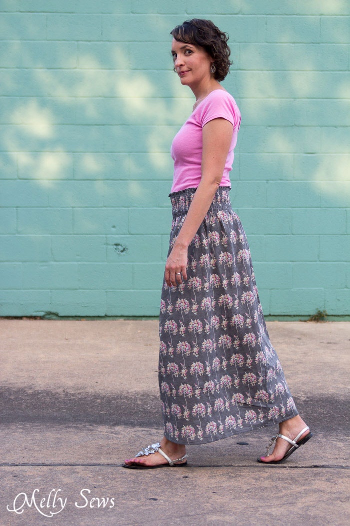 Perfect for summer into fall - Make a stretch waist skirt from woven fabric with elastic thread shirring - Melly Sews