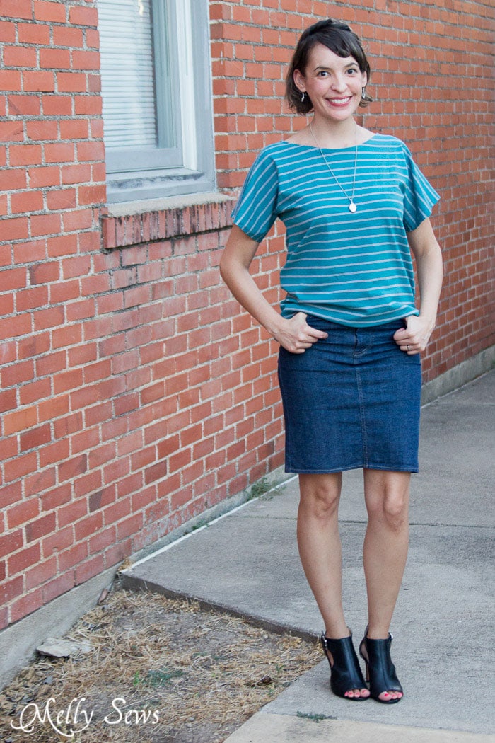 Sew a t-shirt - Great beginner project - 20 Minute Tunic - Sew this top from any kind of knit fabric in about 20 minutes with this EASY how to sew a shirt tutorial from Melly Sews