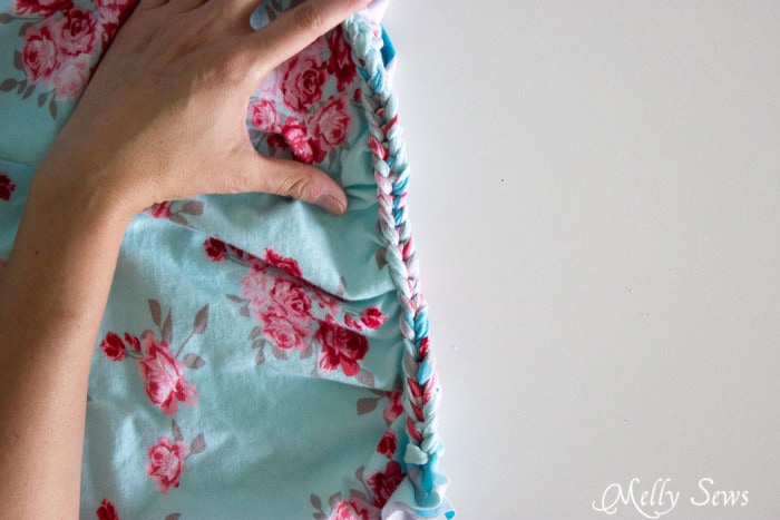 How to do a braided edge finish - This beautiful knit fabric is almost a no sew blanket project! So pretty, and looks much easier than the final result would have you guess - Melly Sews