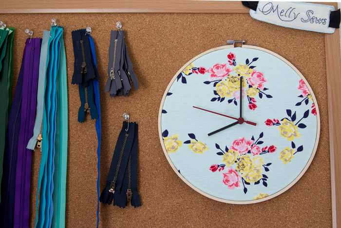 Zipper storage and fabric clock - Make a Clock from an Embroidery Hoop - DIY Sewing Clock - Melly Sews