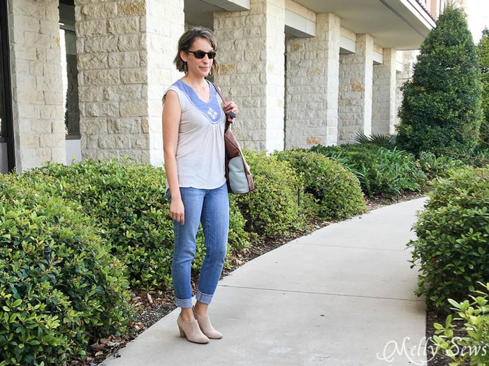 Love this outfit! Turn a pair of thrifted jeans into a perfect fit - Flare jeans to skinny jeans - DIY Tutorial by Melly Sews