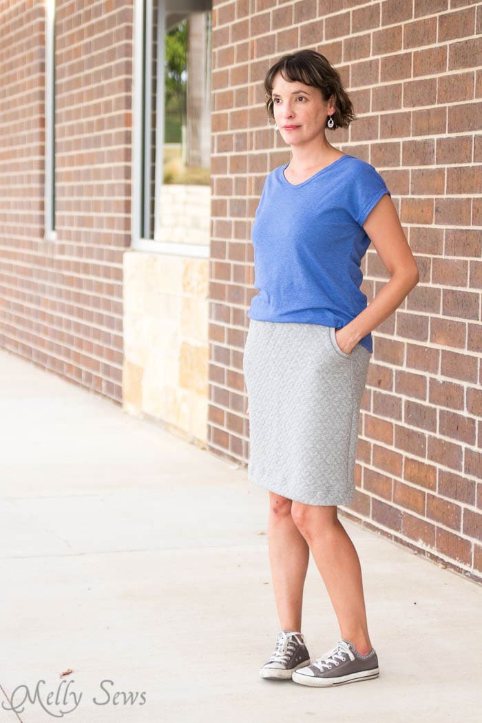 Pencil Skirt and Blanc T Shirt from Blank Slate Patterns - Pencil Skirt Tutorial - sew a simple pencil skirt with pockets with this easy DIY tutorial from Melly Sews 