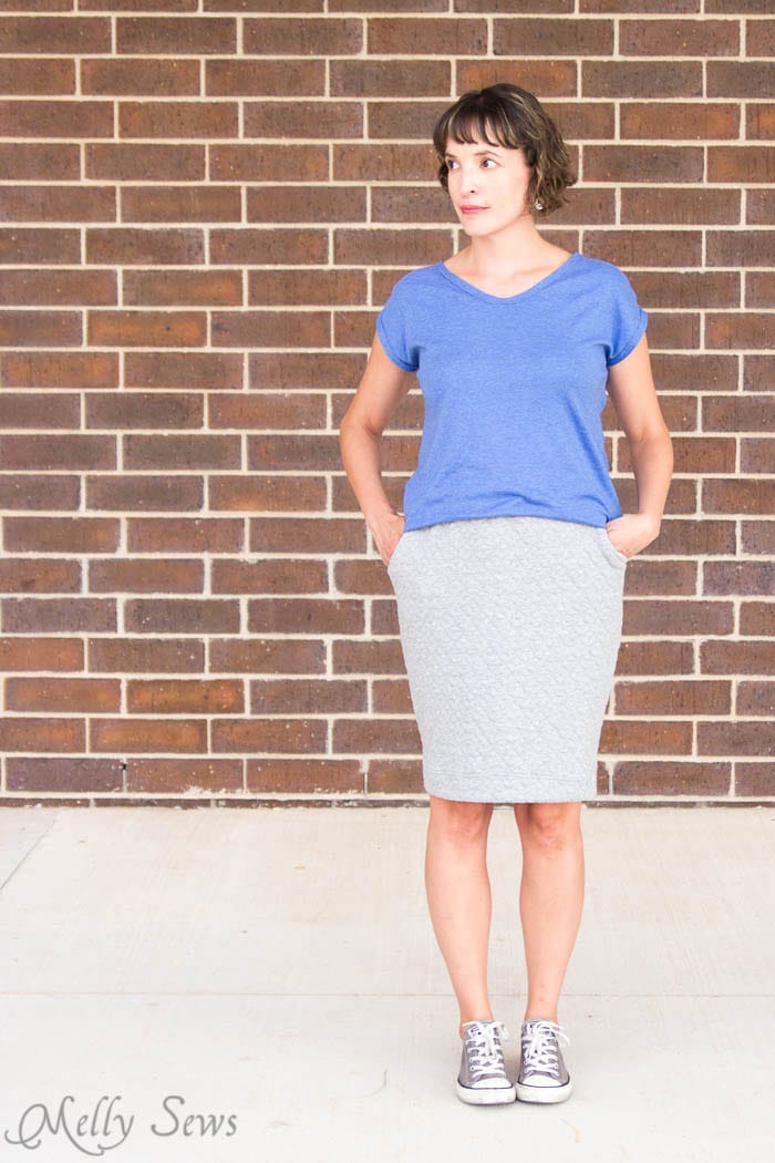 Must have pockets! Pencil Skirt Tutorial - sew a simple pencil skirt with pockets with this easy DIY tutorial from Melly Sews 