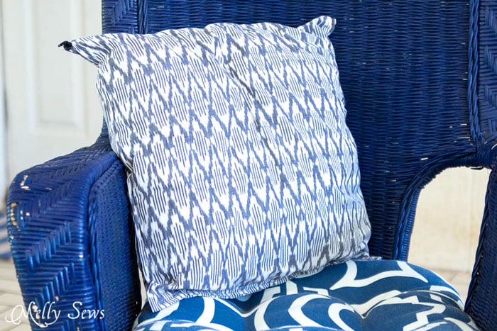 Ikat style pillow - So easy and so pretty! Sew decorative pillows from napkins and placemats - I would never have known that's what these are! DIY Tutorial by Melly Sews