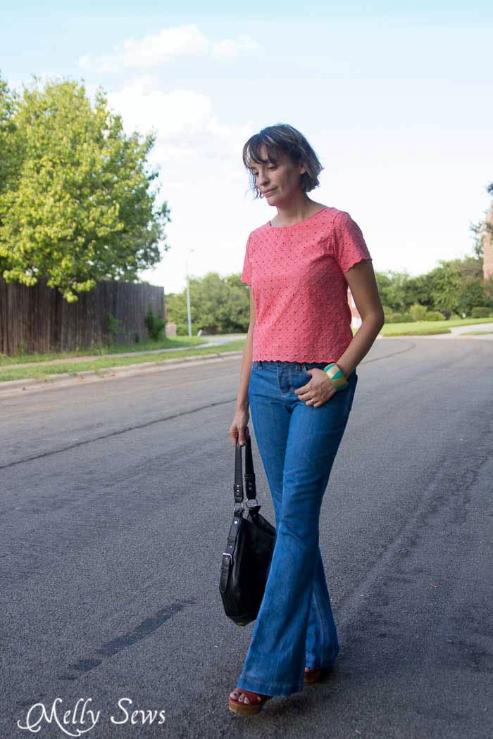 Love this outfit! Flared jeans and cropped top - How to Fade Your Jeans - Tips and Techniques from Melly Sews