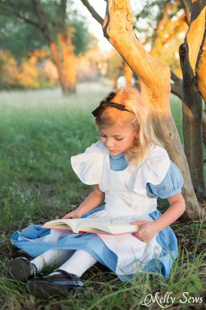 Alice in Wonderland Costume - Sew a DIY Alice in Wonderland costume with a free pattern and tutorial from Melly Sews
