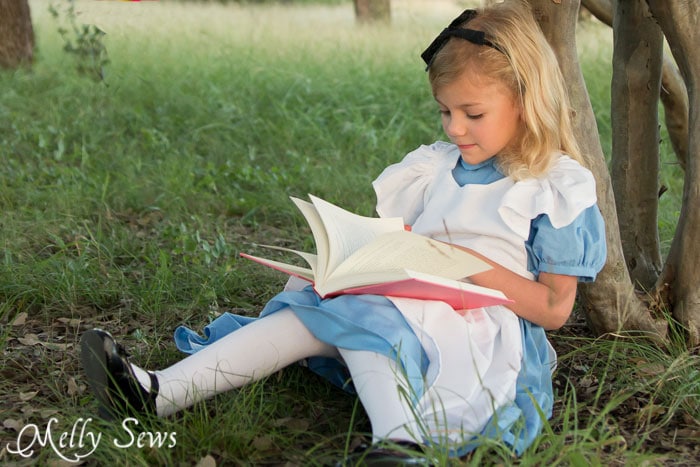 Alice Reads a Book - Alice in Wonderland Costume - Sew a DIY Alice in Wonderland costume with a free pattern and tutorial from Melly Sews