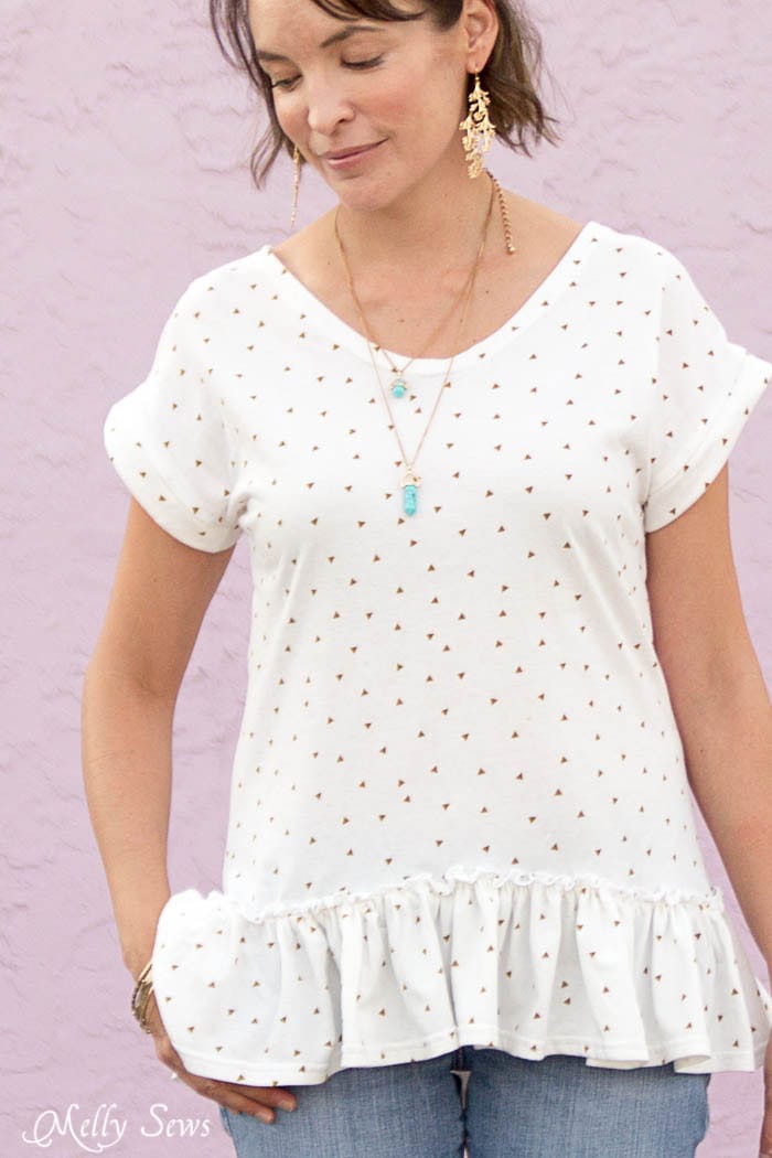Blanc T-Shirt + Ruffle - How to Add a Ruffle to a Garment - DIY Sewing Tutorial by Melly Sews 