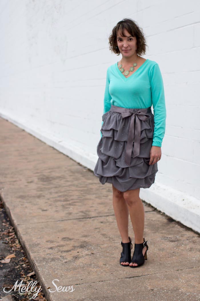 Pickup Skirt and Mint T-shirt - Sew a V-neck Women's T-shirt - Use this free pattern and tutorial from Melly Sews. Every girl needs this!