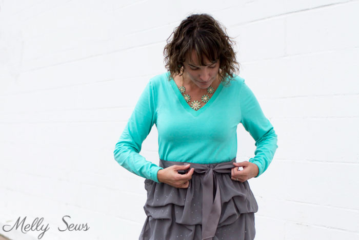 Tie a satin belt on a pickup skirt - Sew a V-neck Women's T-shirt - Use this free pattern and tutorial from Melly Sews. Every girl needs this!