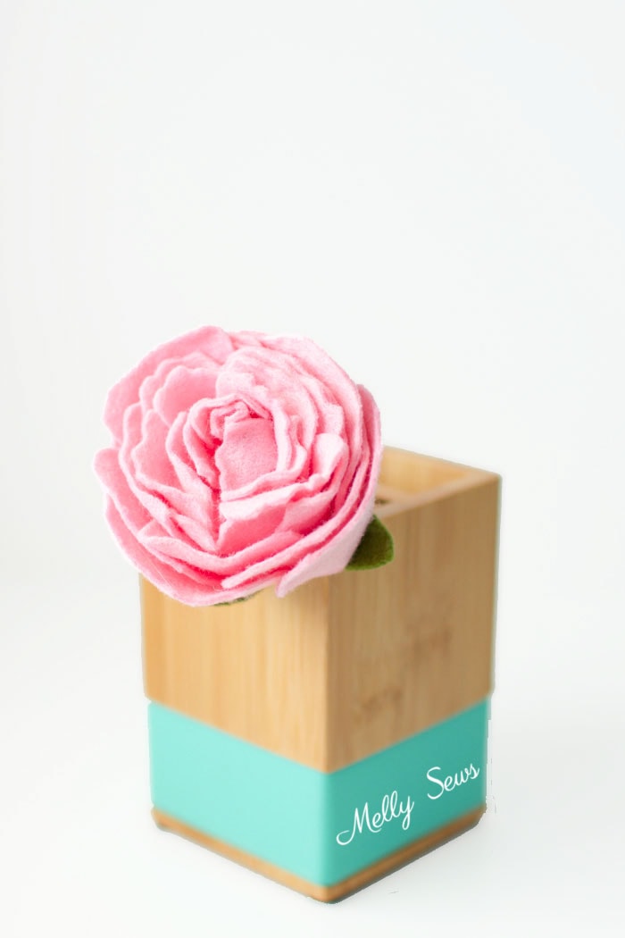 Lovely! How to make a felt peony - felt flower tutorial by Melly Sews