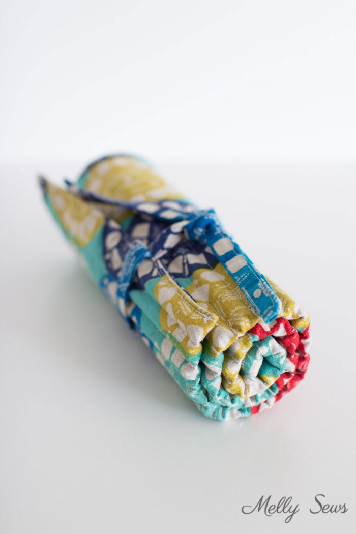 Sew a Pencil Roll - DIY Crayon Roll - Tutorial by Melly Sews 