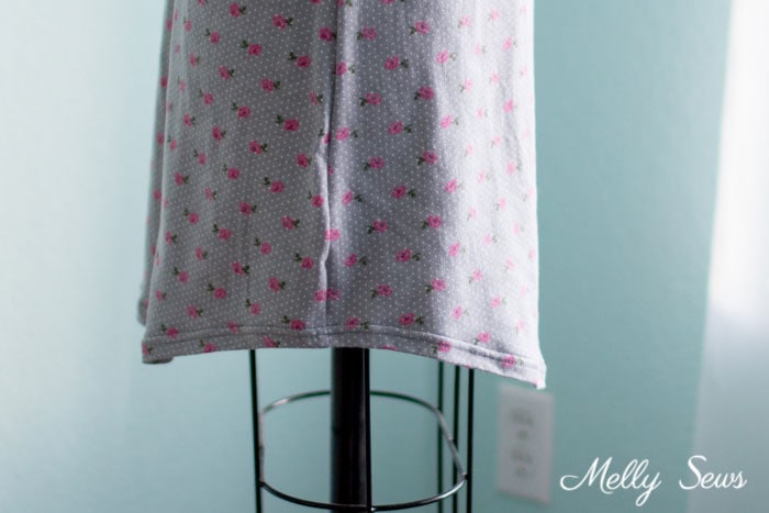 Curved hem -Sew a Sleep Shirt - DIY Nightgown with this tutorial and free pattern from Melly Sews