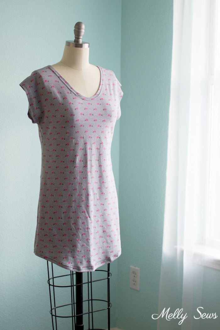 Could be a t-shirt dress too! Sew a Sleep Shirt - DIY Nightgown with this tutorial and free pattern from Melly Sews