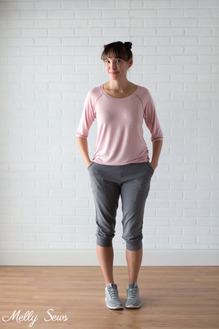 Cute gym outfit - Rivage Raglan and Skye Joggers by Blank Slate Patterns - How to Sew a Flatlock Stitch on your Serger or Overlocker - Flatlock Hem with Serger - Melly Sews