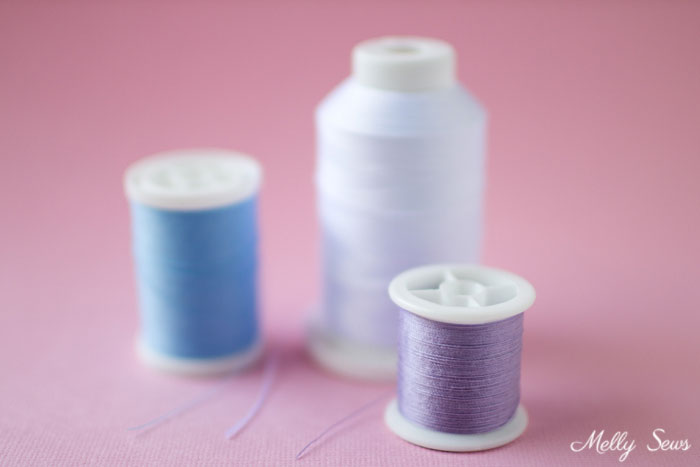 Thread for spandex - Learn to sew spandex - sewing lycra or elastane tips and tricks - Melly Sews