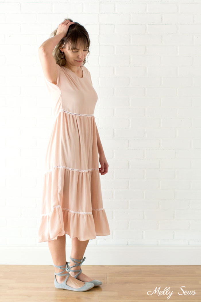 Love this dress! Boho Style Tiered Dress - Tutorial to sew a tiered dress using a free pattern - Melly Sews