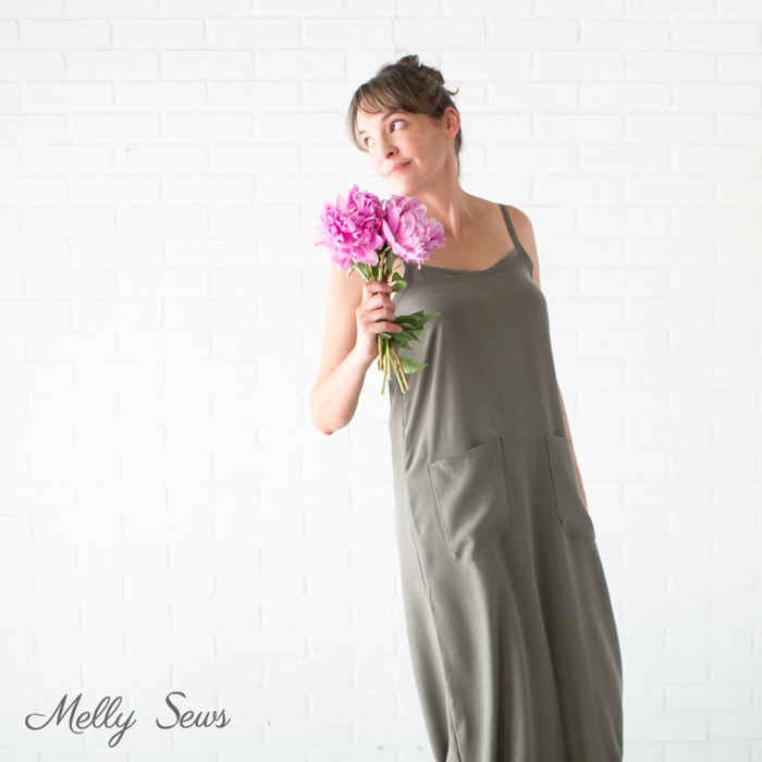 Casual summer style dress - Sew a simple maxi dress - perfect for summer - DIY tutorial by Melly Sews