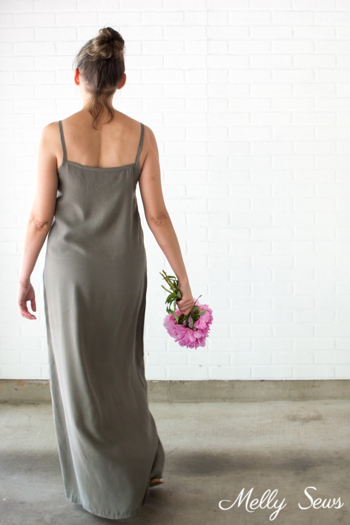 Back view - Sew a simple maxi dress - perfect for summer - DIY tutorial by Melly Sews