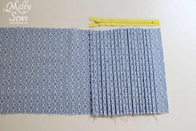 Step 1 - Make an easy pleated zip pouch - DIY sewing tutorial - Melly Sews