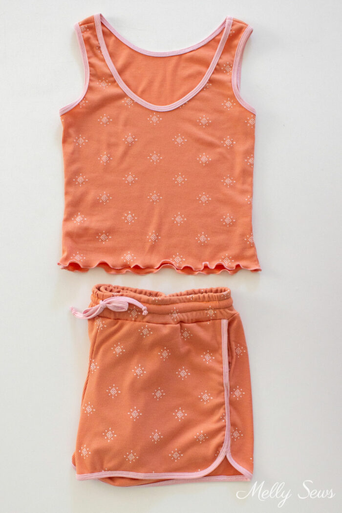 Tank top and shorts in terra cotta and pink