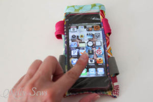 Close up DIY armband for touchscreen devices - a tutorial by Melly Sews