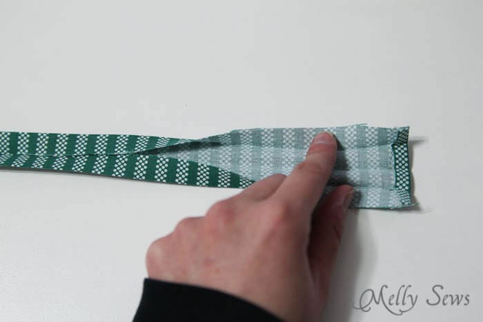 Binding - Potholder tutorial with free pattern - Melly Sews