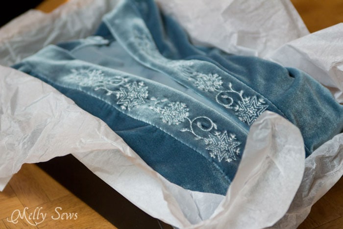 The perfect gift - a DIY robe in tissue paper in a box