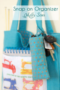 Snap organizer pocket for tote bags - or any bags or purses really! Easy tutorial so you won't be digging for your keys and glasses - Melly Sews