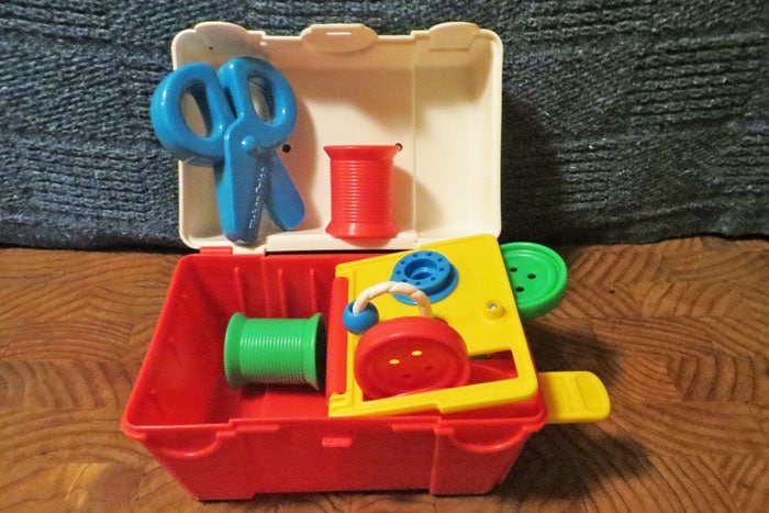 Toy sewing kit 