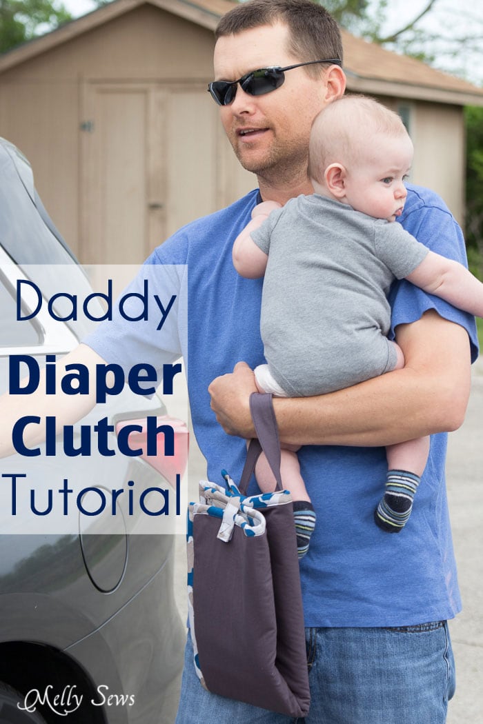 Diaper clutch tutorial - Make a diaper changing mat for the essentials with this tutorial - Melly Sews