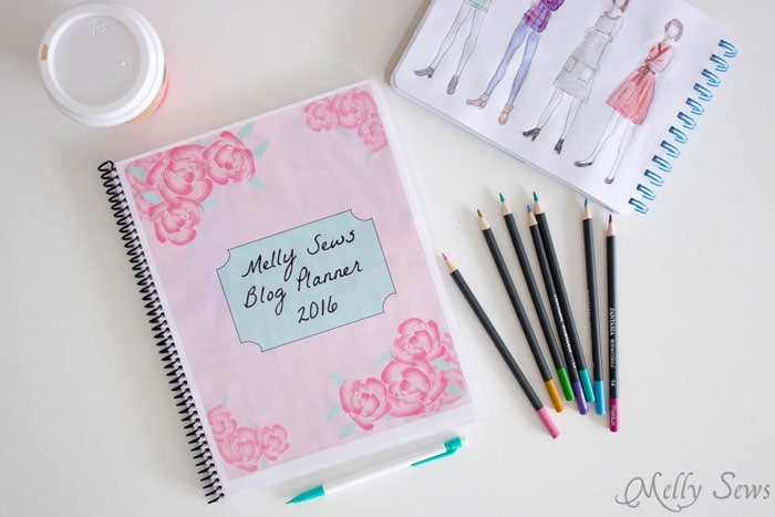 So helpful - Get your blog or business on track for the year with a customized planner. Get the DIY and free printables here - Melly Sews