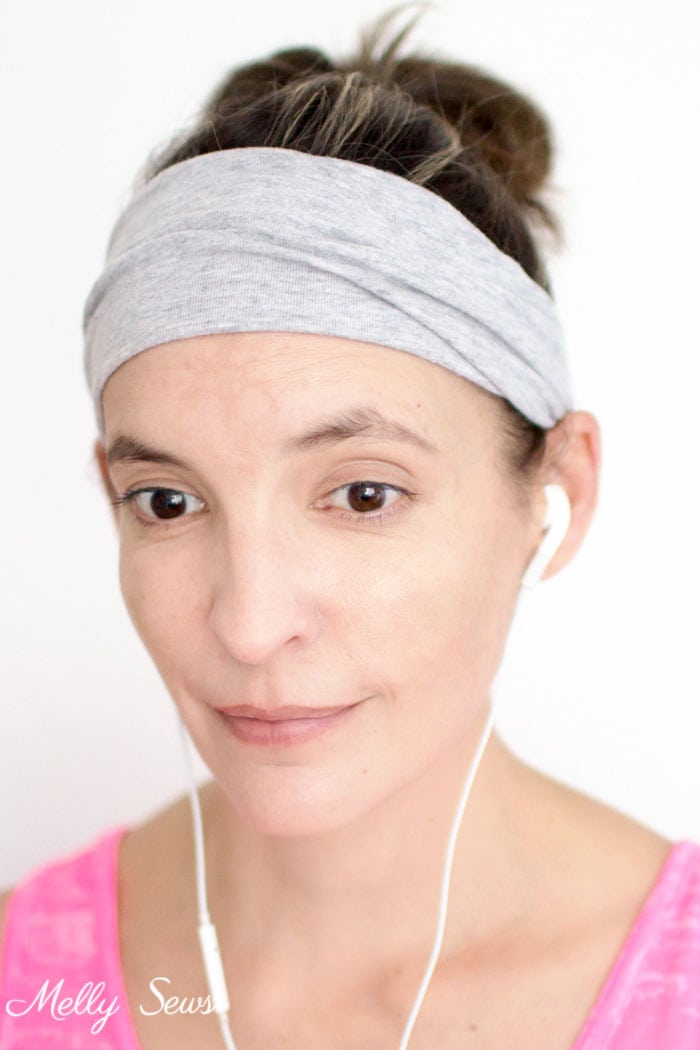 Workout headband - How to make a headband - sew workout hair bands with this easy tutorial - Melly Sews 