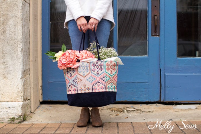 Buying Flowers - Colleen Tote pattern by Love You Sew - sewn by Melly Sews