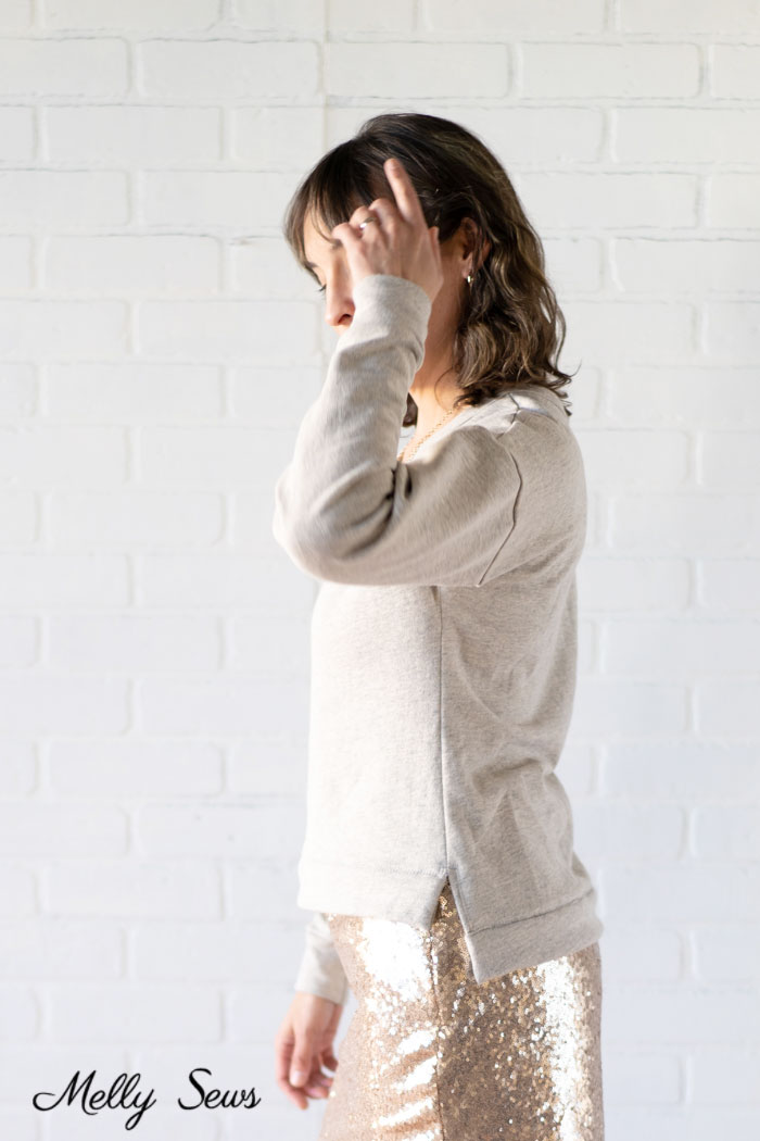 Sweatshirt and skirt outfit - How to Sew a Split Hem Sweatshirt - Melly Sews