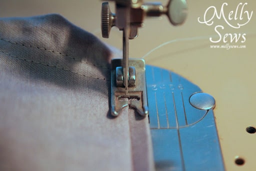 How to align your needle to Sew a Blind Hem with your Sewing Machine - Melly Sews